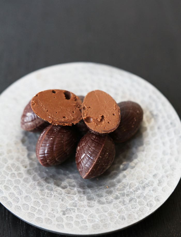 Mini oeufs Tonka au chocolat noir 2